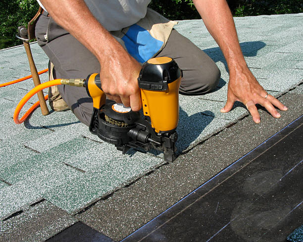 Best Roof Gutter Cleaning  in Woodland, CA